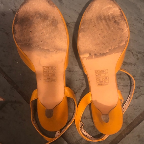 B.A.I.T. Mustard Yellow Peep Toe, Bow Adorned Heel - Picture 4 of 6